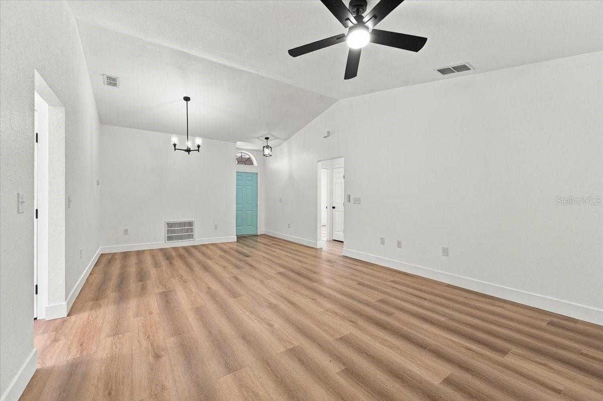 352 LAKE DAISY CIRCLE