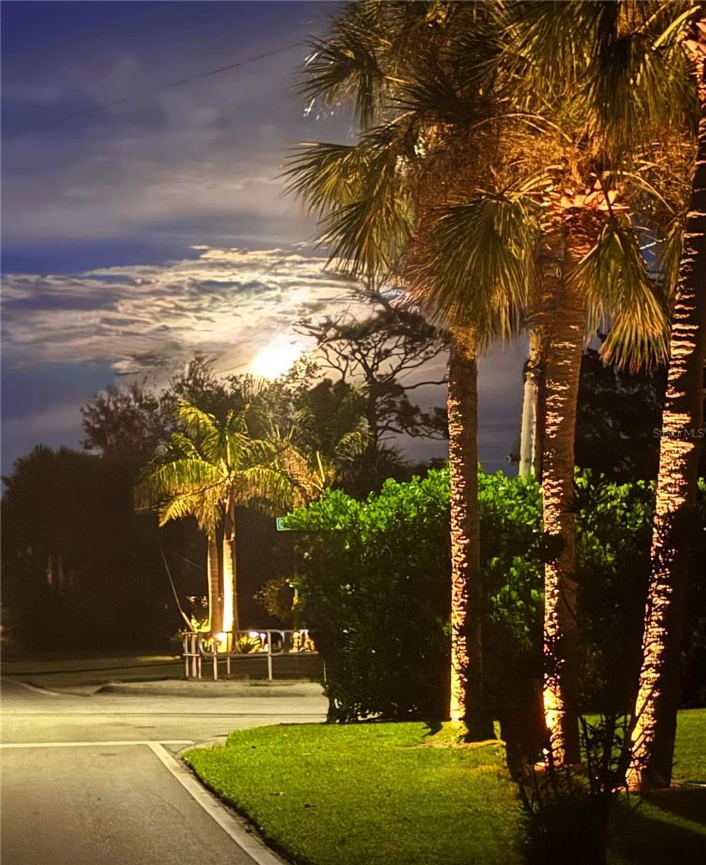 Photo of 821 Laguna Drive, Venice, FL 34285 (MLS # O6342075)