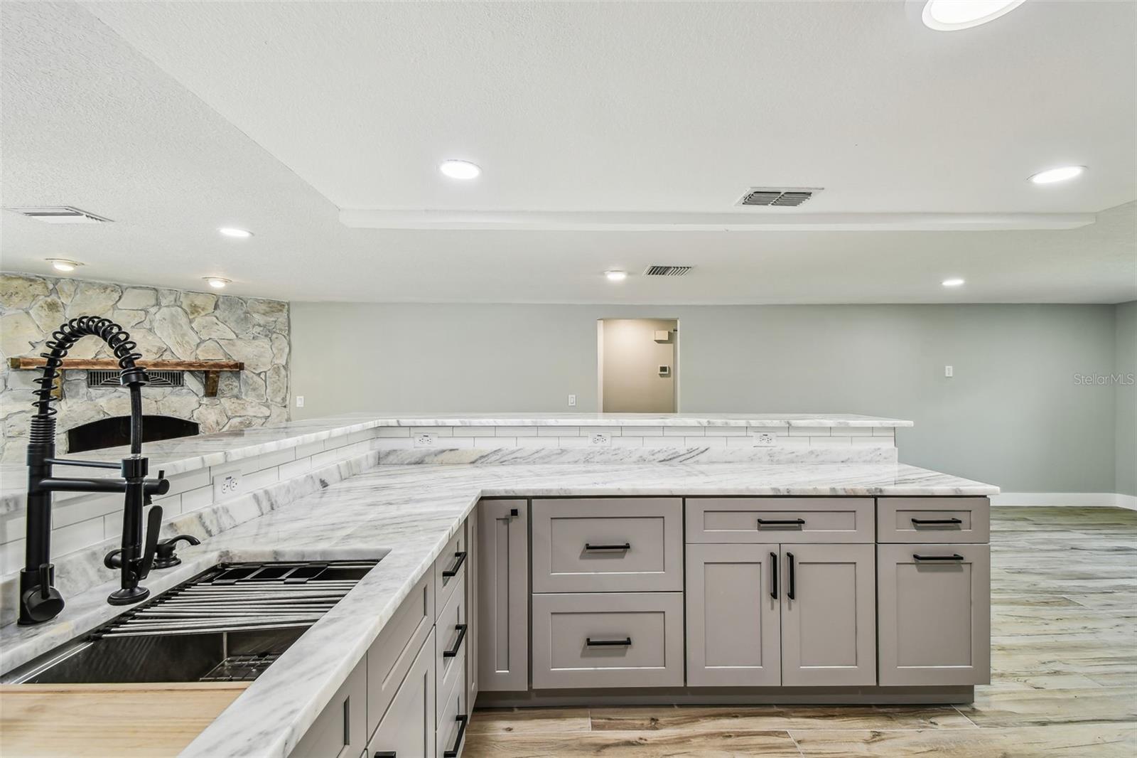 HUDSON BEACH ESTATES UN 3 ADD 1 - Residential Lease