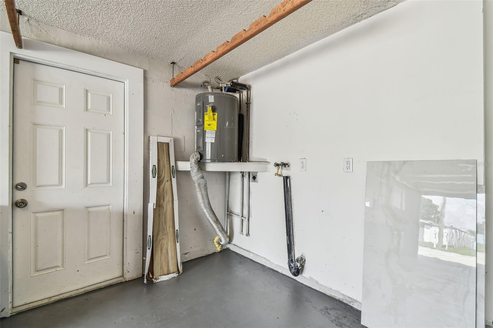 HUDSON BEACH ESTATES UN 3 ADD 1 - Residential Lease