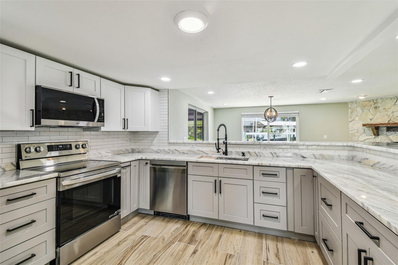 HUDSON BEACH ESTATES UN 3 ADD 1 - Residential Lease