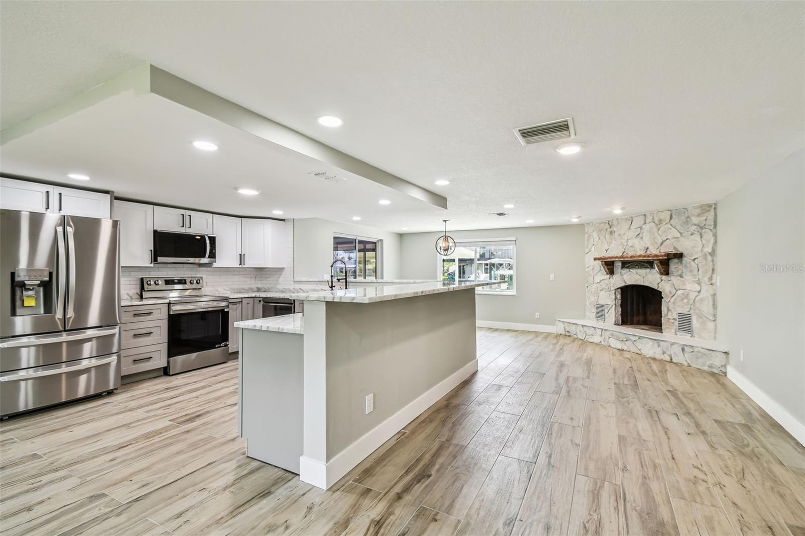 HUDSON BEACH ESTATES UN 3 ADD 1 - Residential Lease