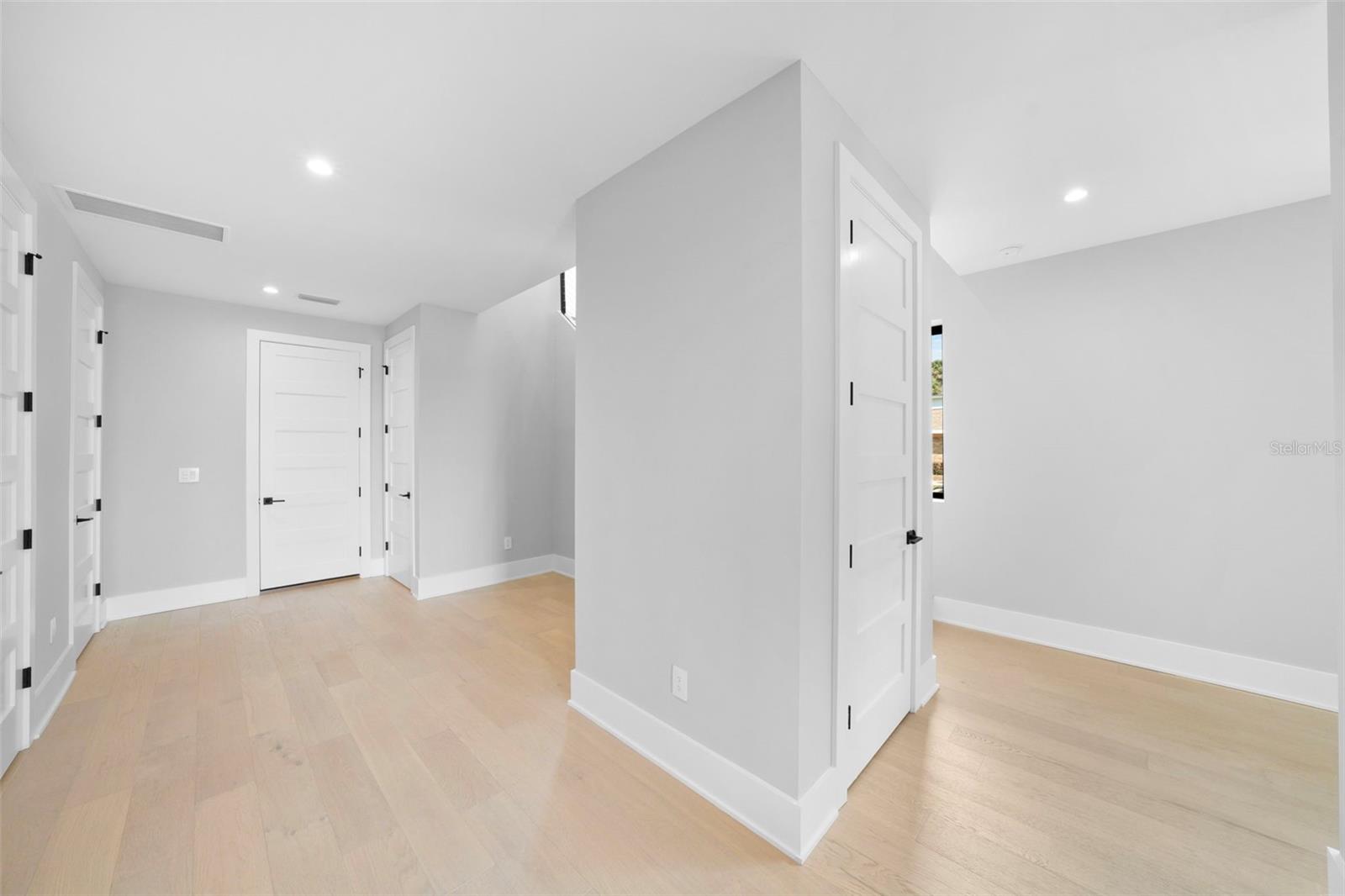 ROSS AT THE HEIGHTS TOWNHOMES - Residential