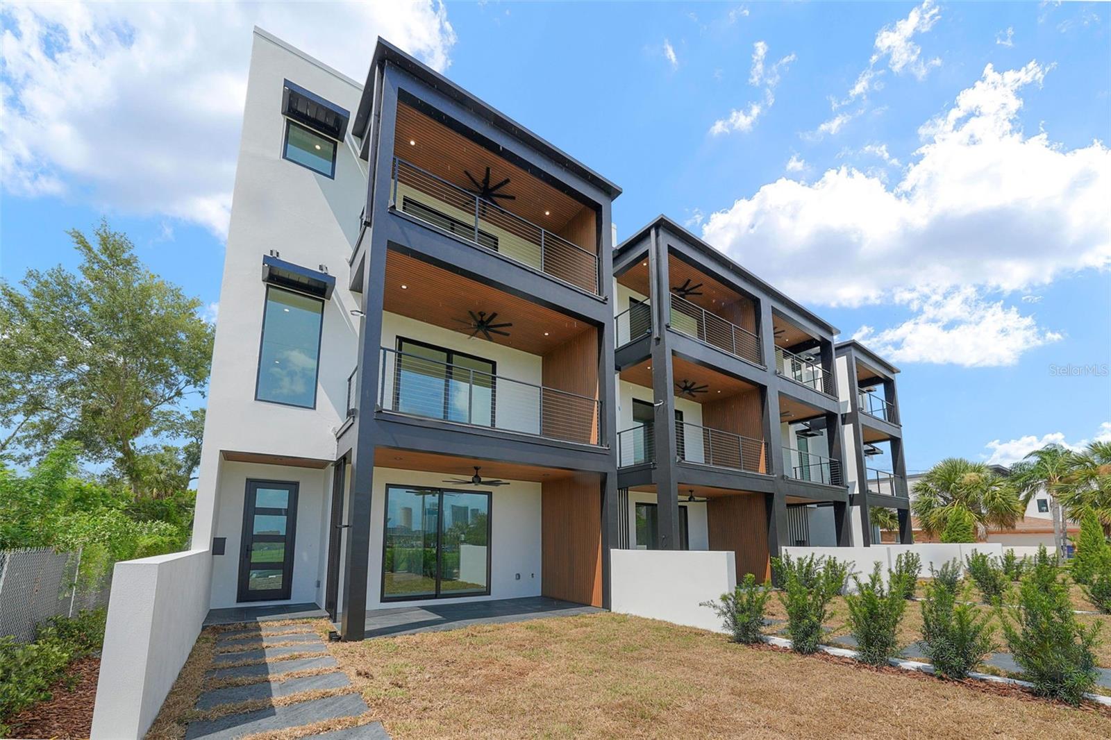 ROSS AT THE HEIGHTS TOWNHOMES - Residential