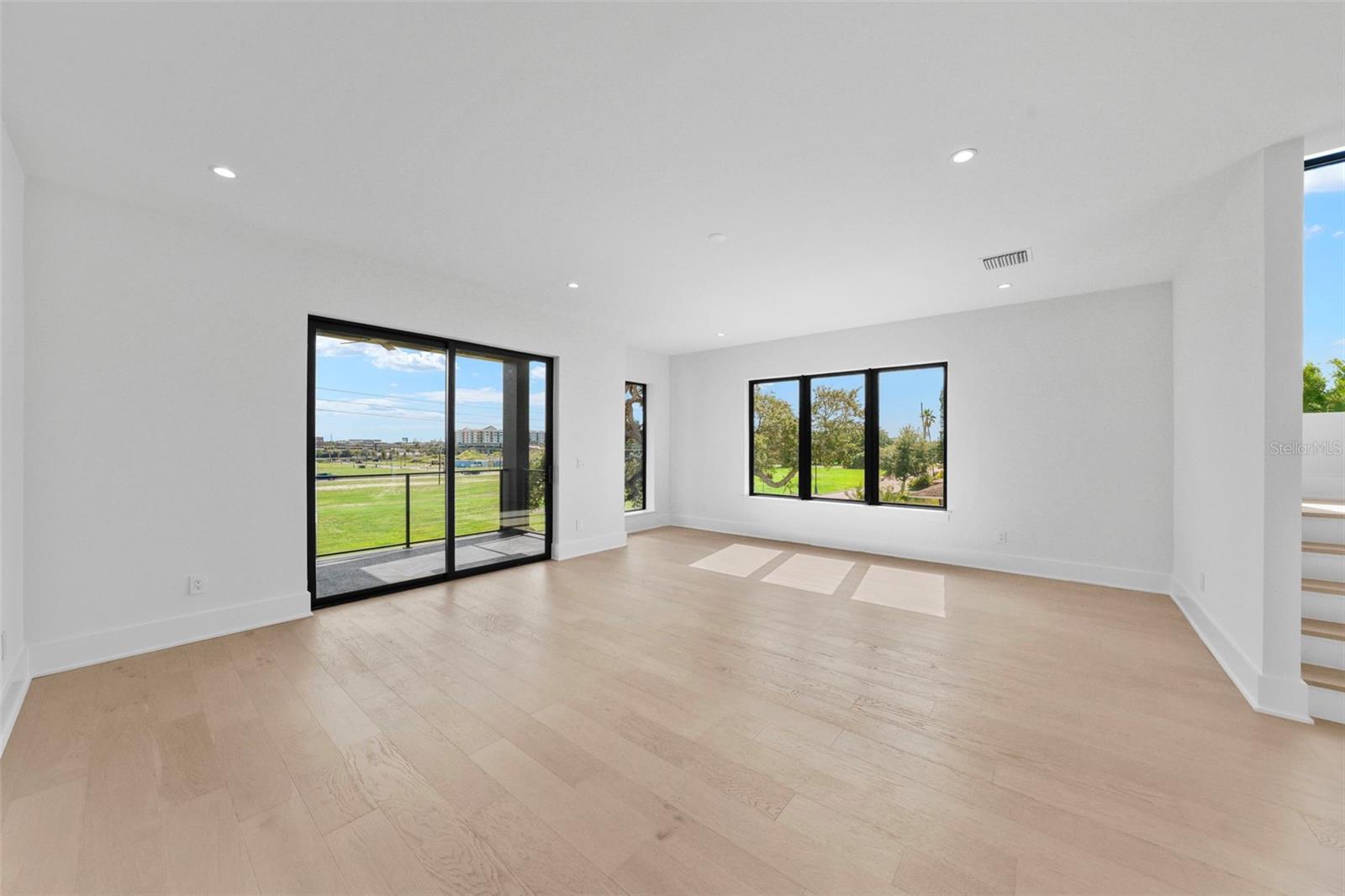 ROSS AT THE HEIGHTS TOWNHOMES - Residential