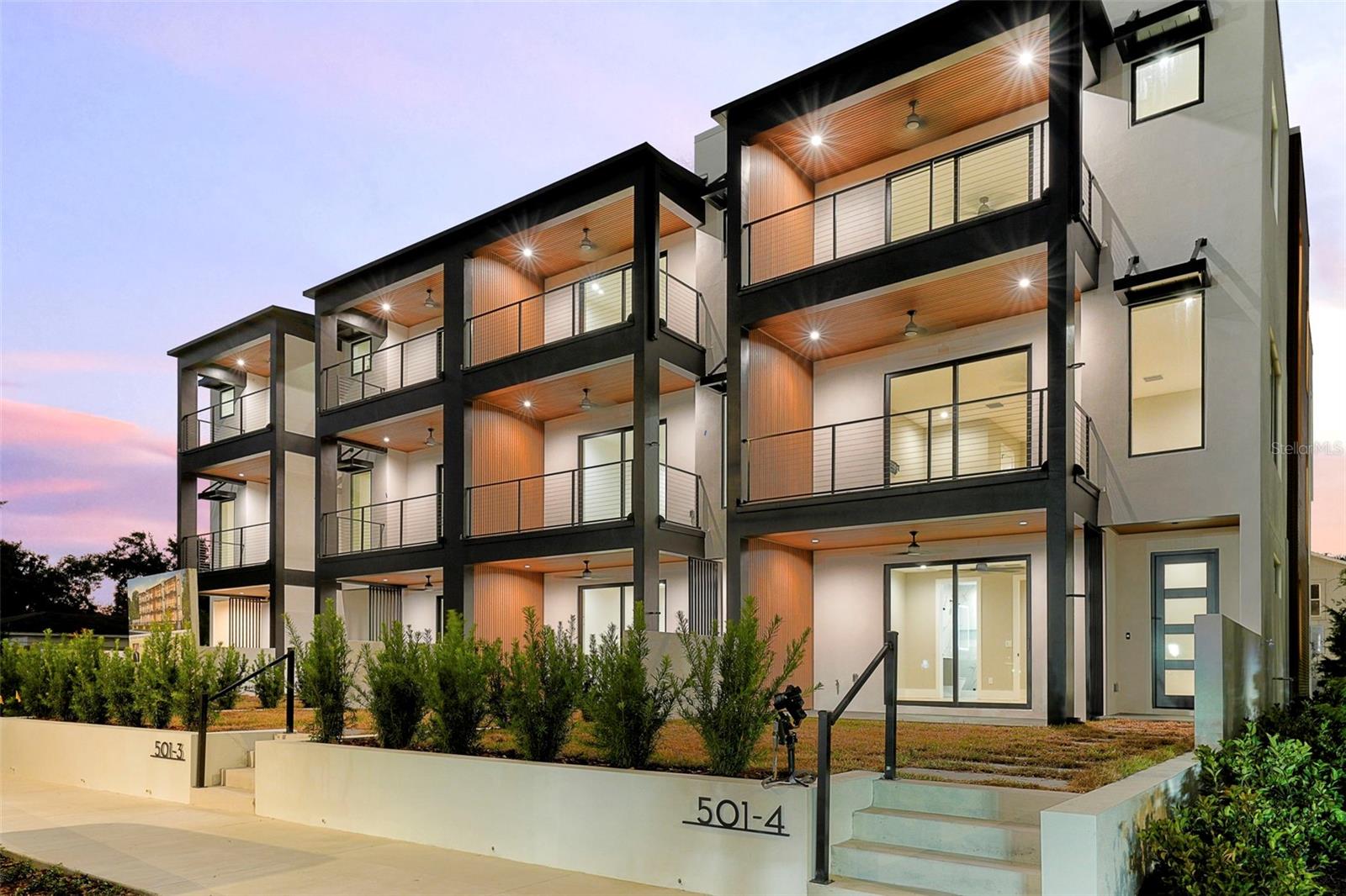 ROSS AT THE HEIGHTS TOWNHOMES - Residential