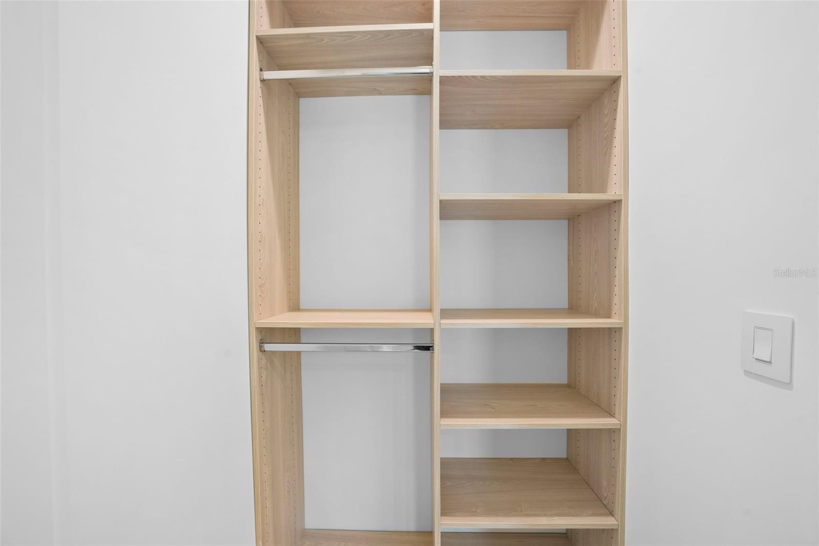 ROSS AT THE HEIGHTS TOWNHOMES - Residential