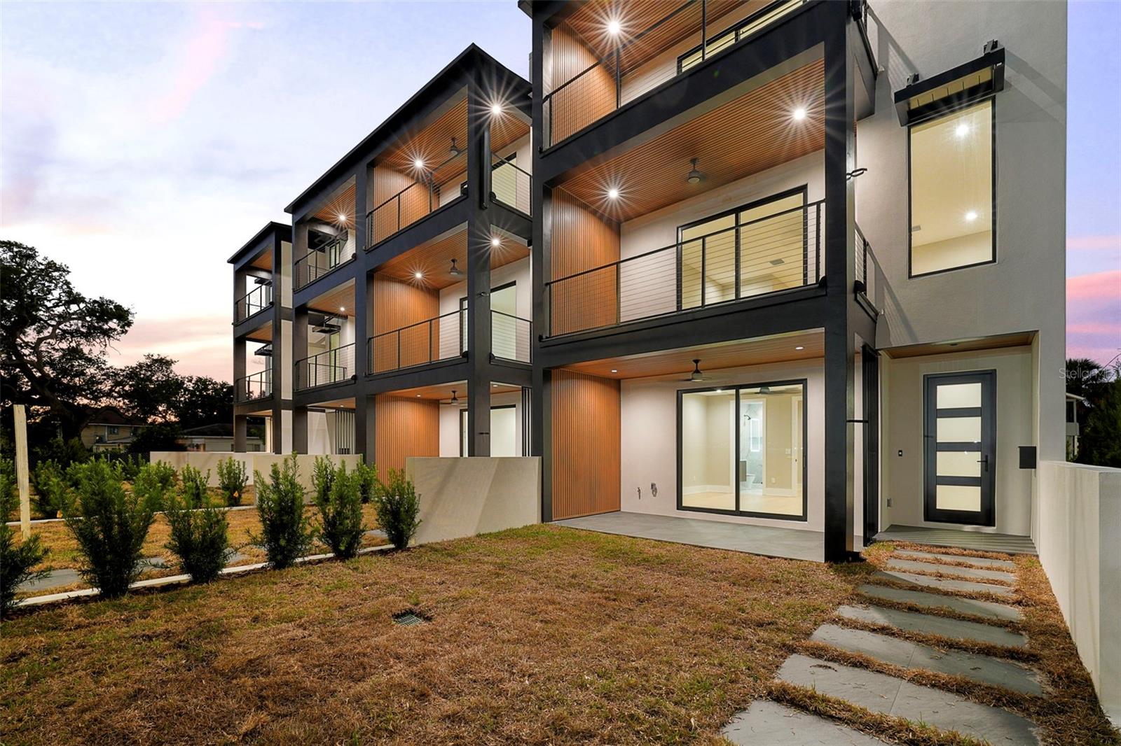 ROSS AT THE HEIGHTS TOWNHOMES - Residential