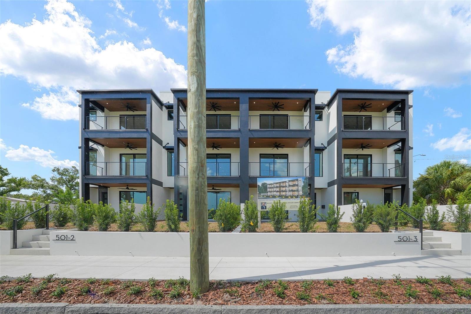 ROSS AT THE HEIGHTS TOWNHOMES - Residential