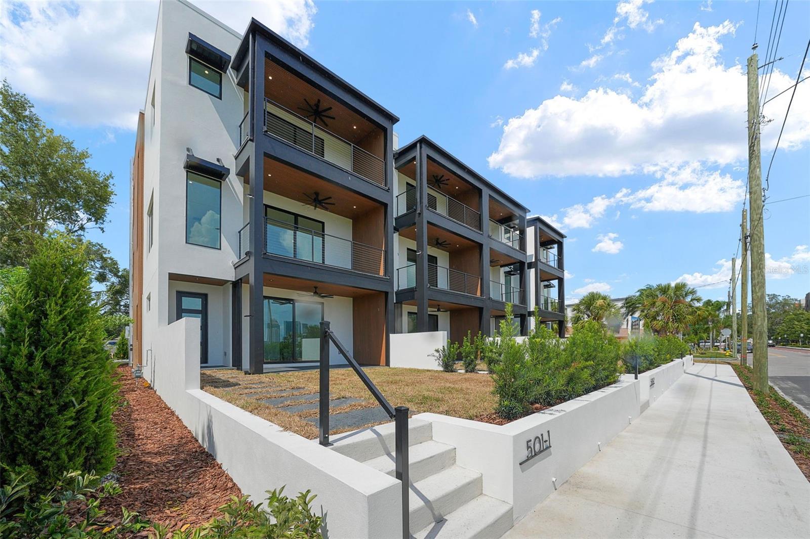 ROSS AT THE HEIGHTS TOWNHOMES - Residential