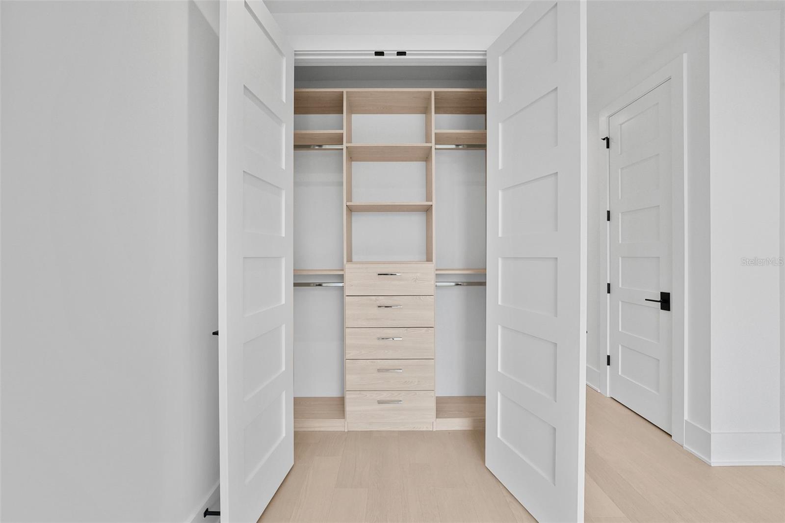 ROSS AT THE HEIGHTS TOWNHOMES - Residential