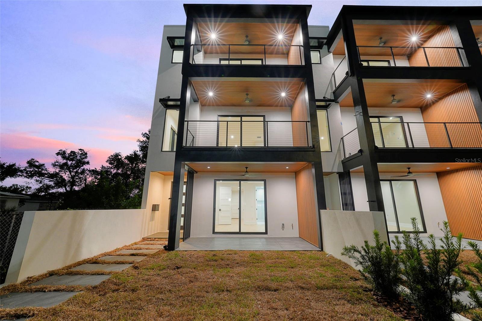 ROSS AT THE HEIGHTS TOWNHOMES - Residential