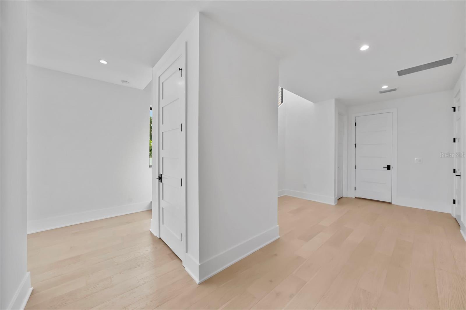 ROSS AT THE HEIGHTS TOWNHOMES - Residential