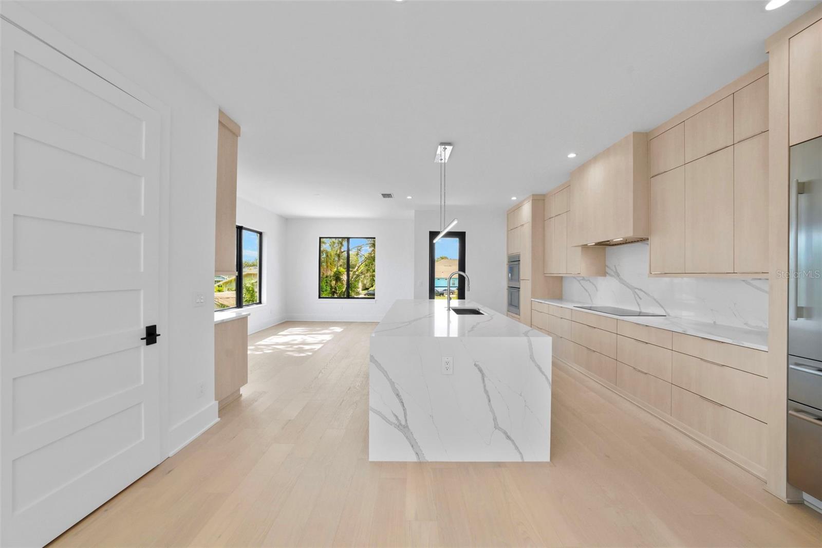 ROSS AT THE HEIGHTS TOWNHOMES - Residential