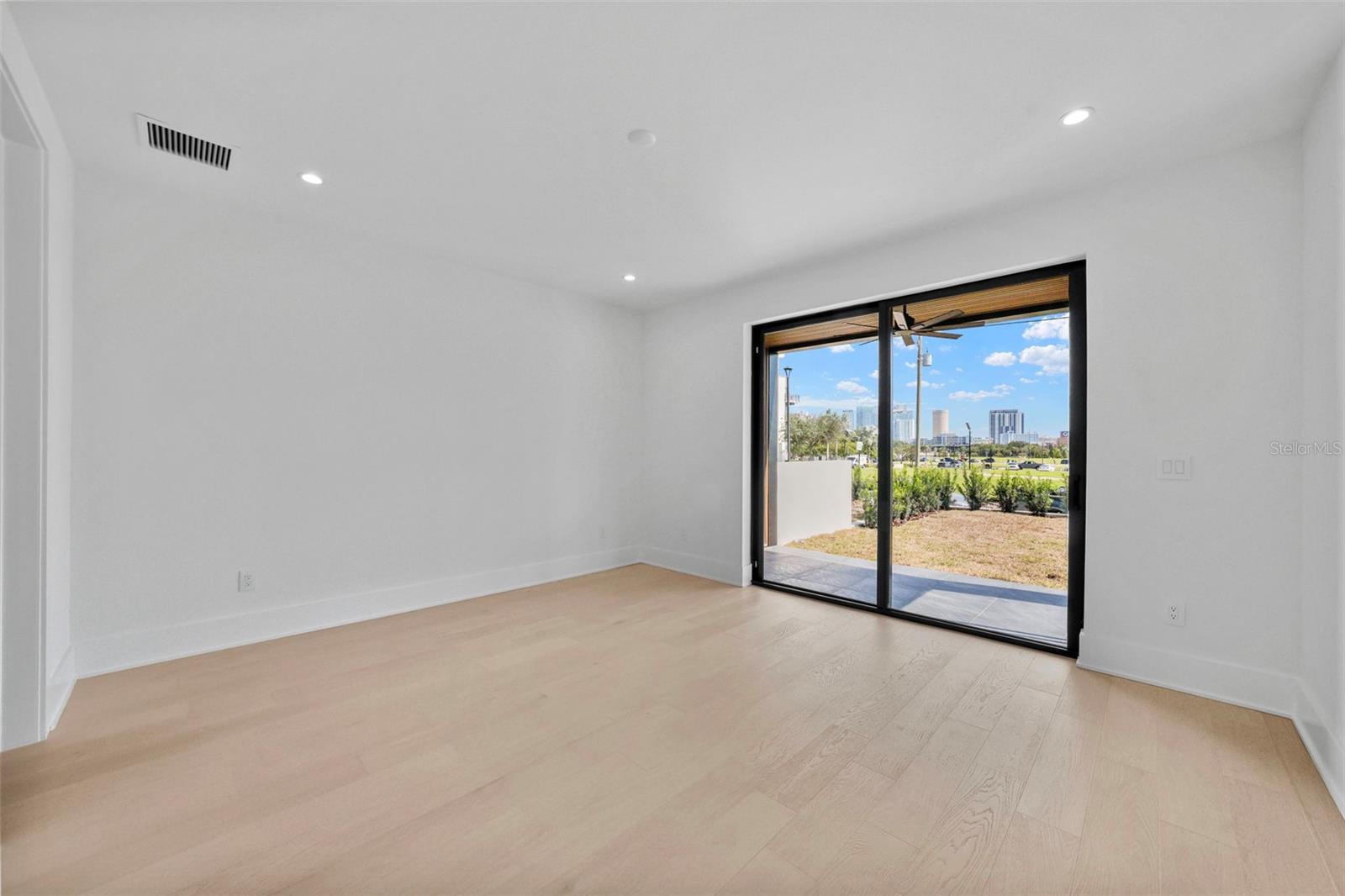 ROSS AT THE HEIGHTS TOWNHOMES - Residential