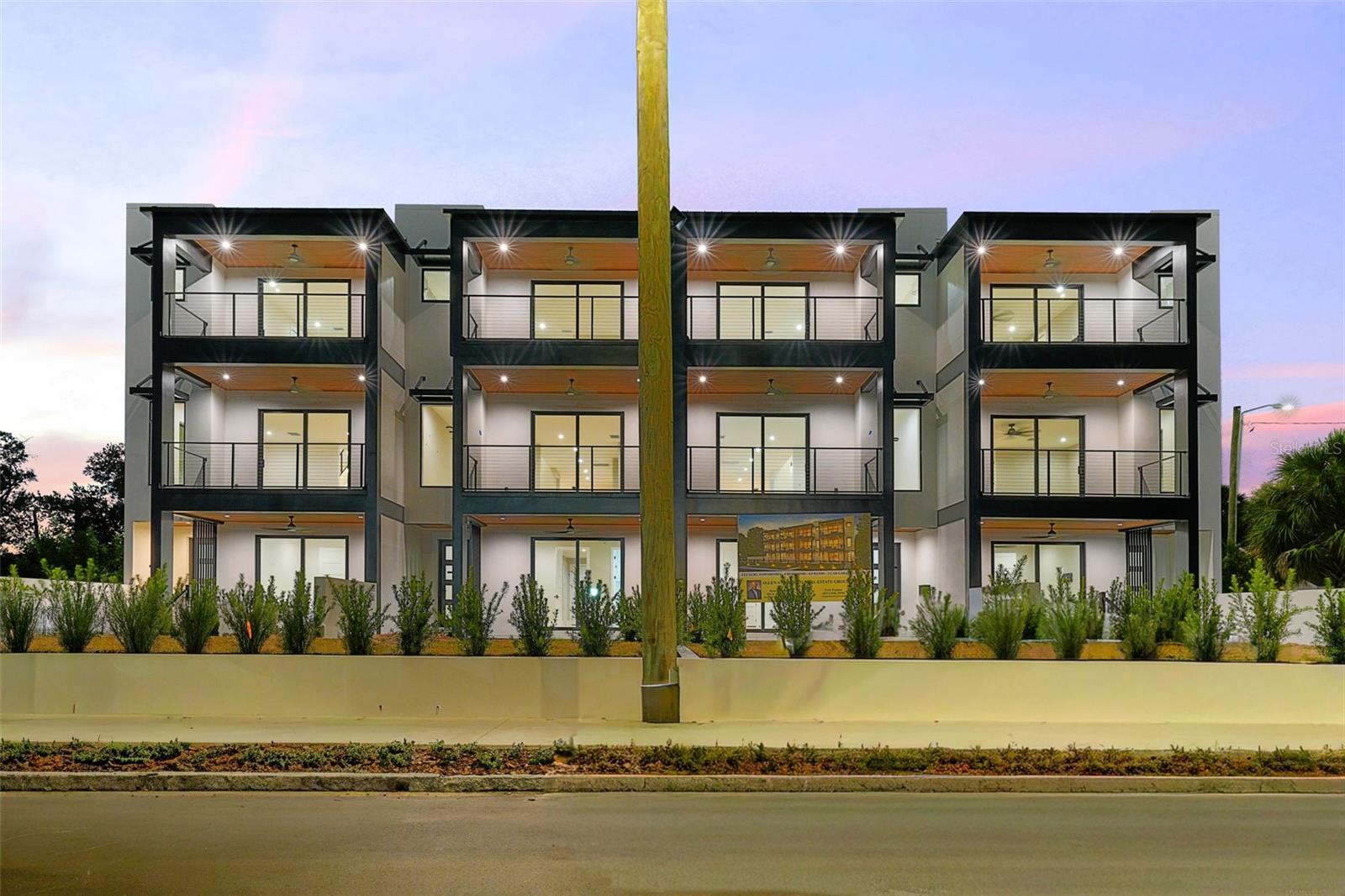 ROSS AT THE HEIGHTS TOWNHOMES - Residential