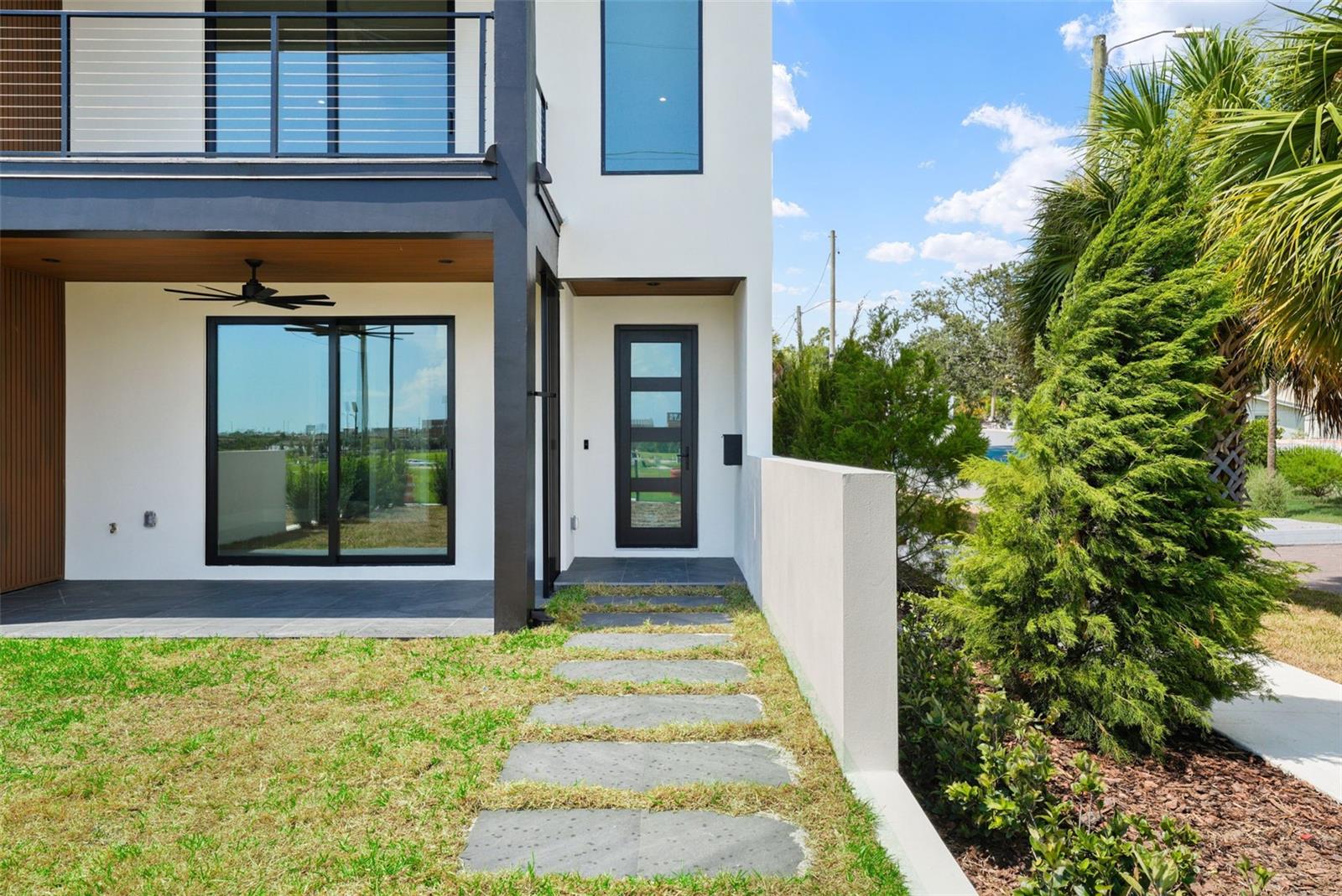 ROSS AT THE HEIGHTS TOWNHOMES - Residential