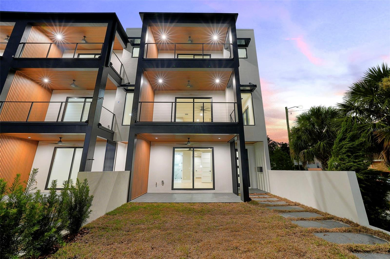 ROSS AT THE HEIGHTS TOWNHOMES - Residential