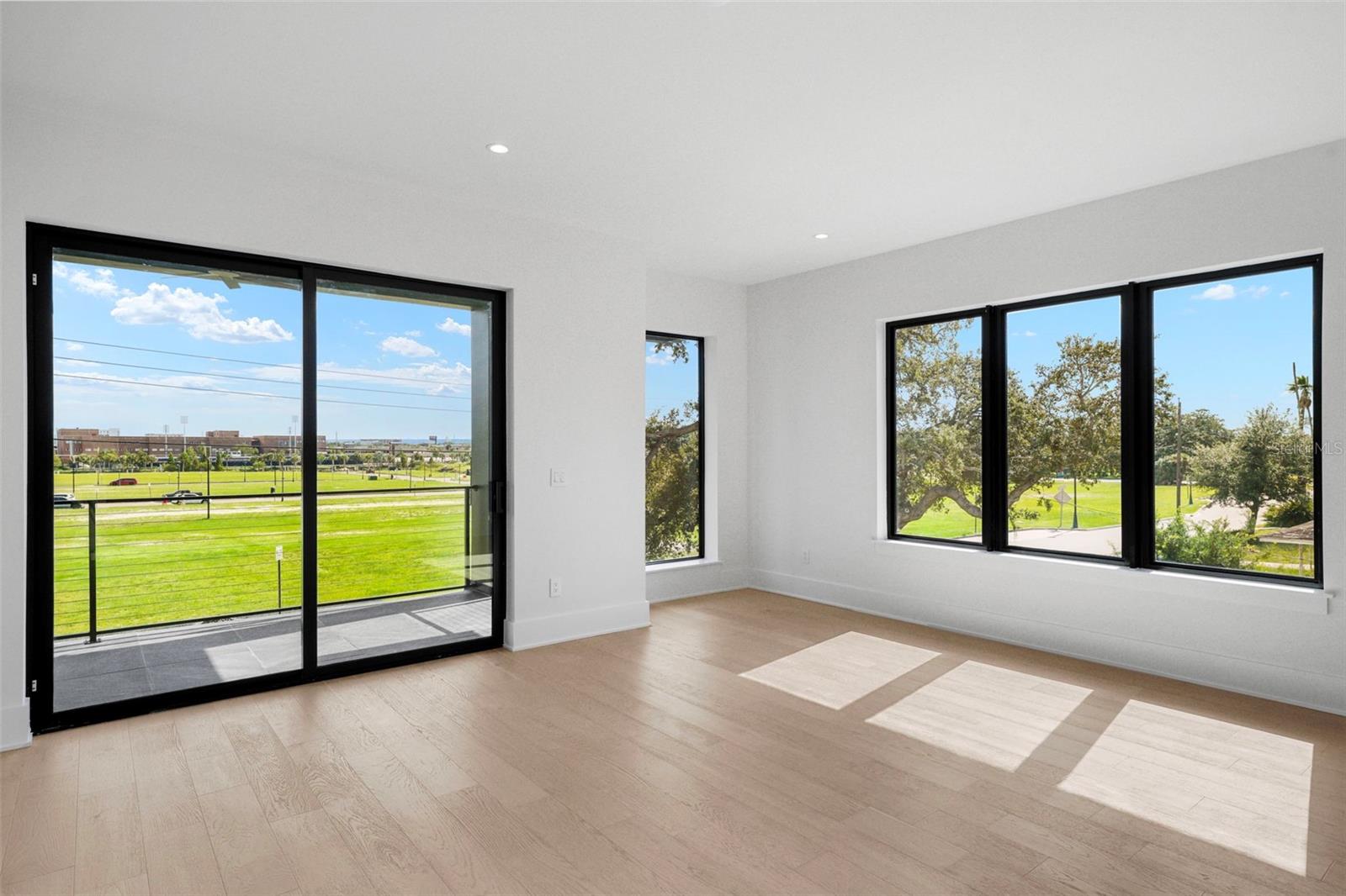 ROSS AT THE HEIGHTS TOWNHOMES - Residential