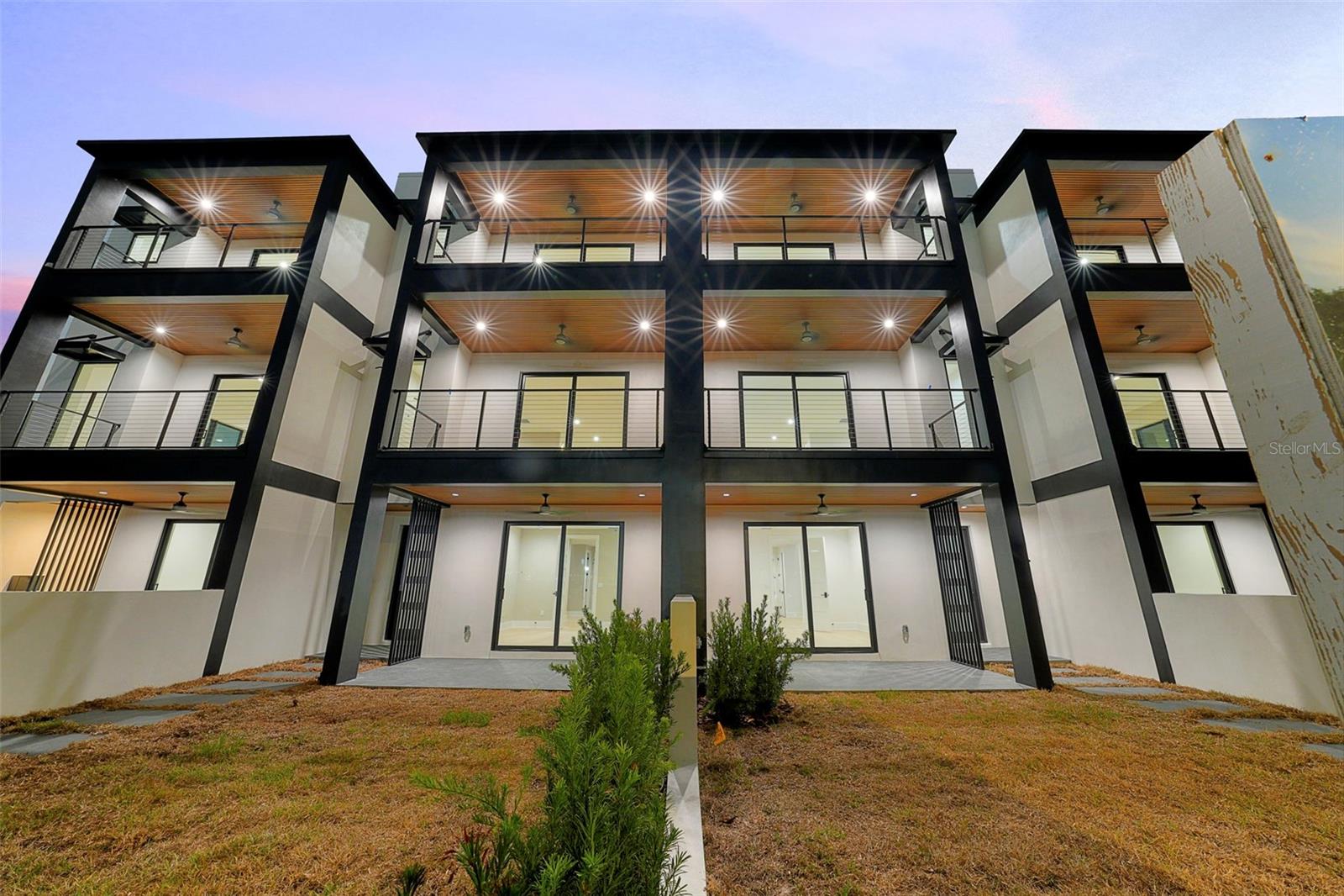 ROSS AT THE HEIGHTS TOWNHOMES - Residential