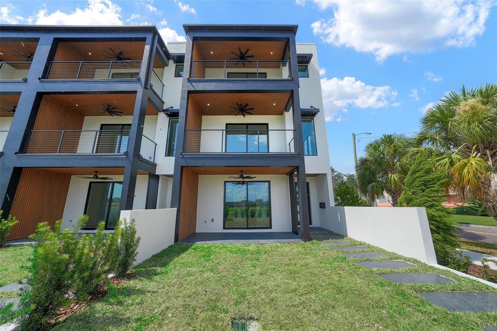 ROSS AT THE HEIGHTS TOWNHOMES - Residential