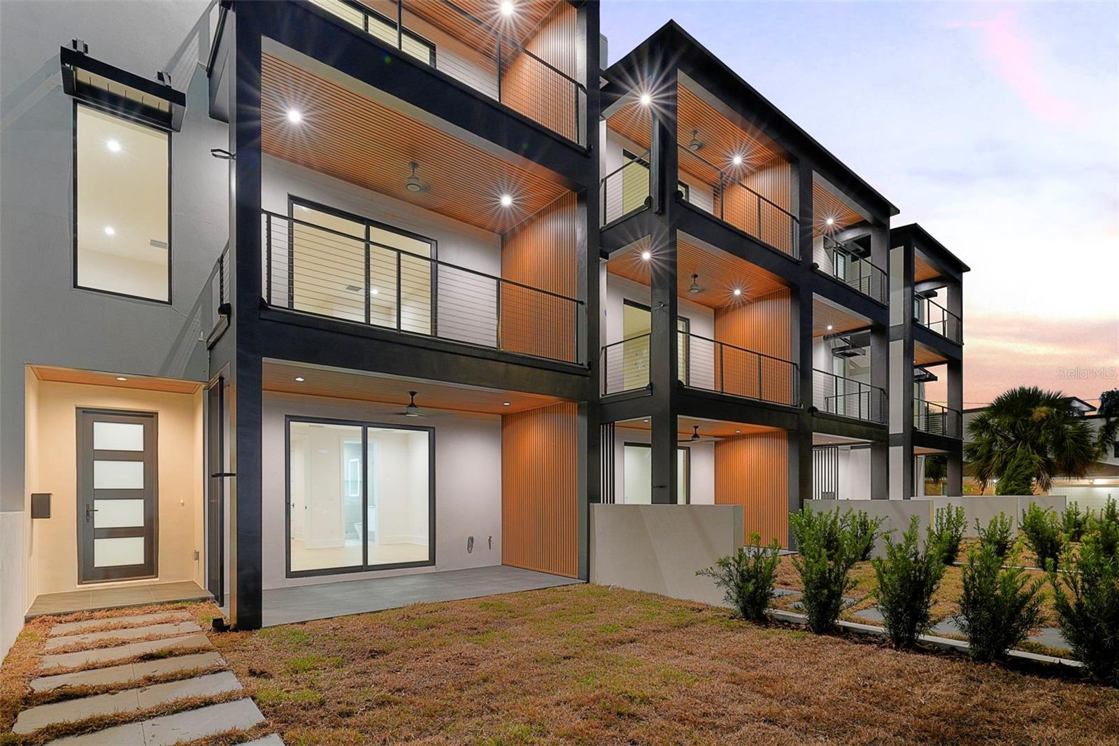 ROSS AT THE HEIGHTS TOWNHOMES - Residential