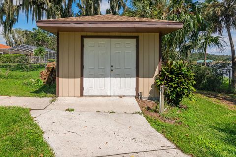 A home in LAKE WALES