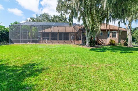 A home in LAKE WALES