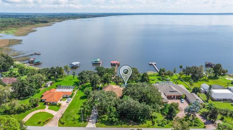 A home in LAKE WALES