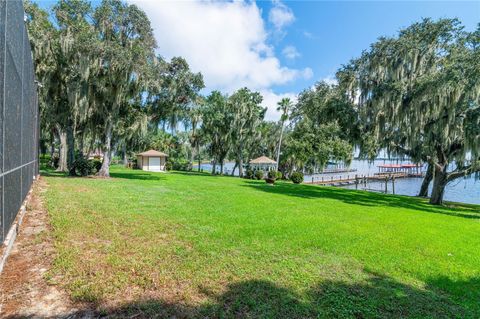 A home in LAKE WALES