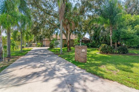 A home in LAKE WALES