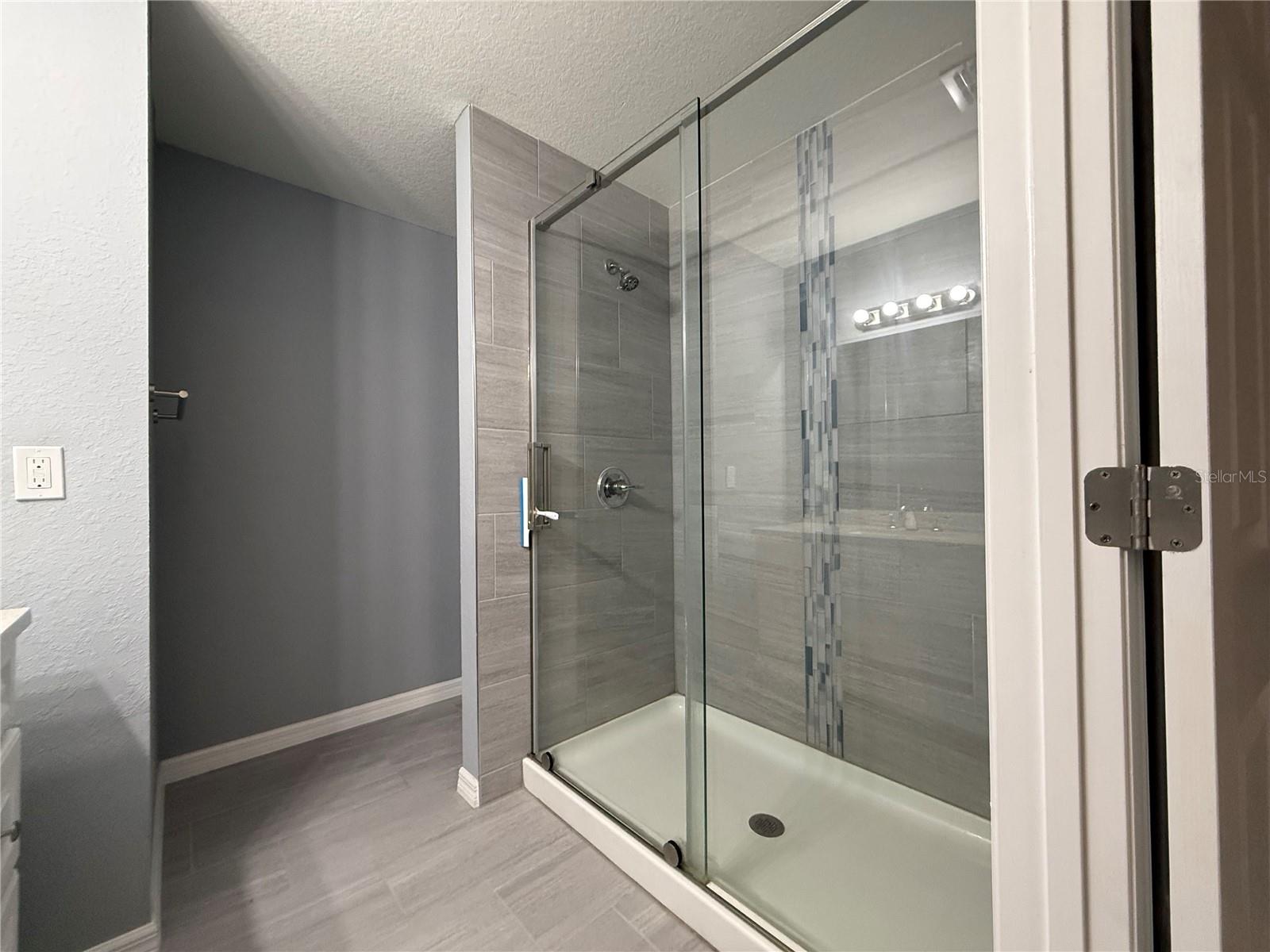 OCALA PARK ESTATES UN 2 - Residential Lease