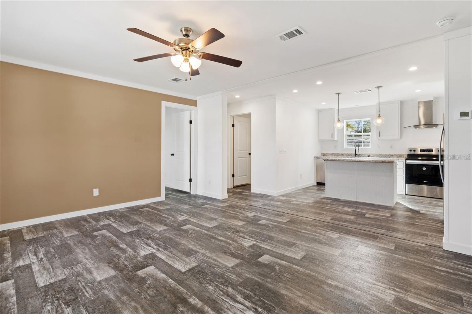 PINE BAY PARK - Residential