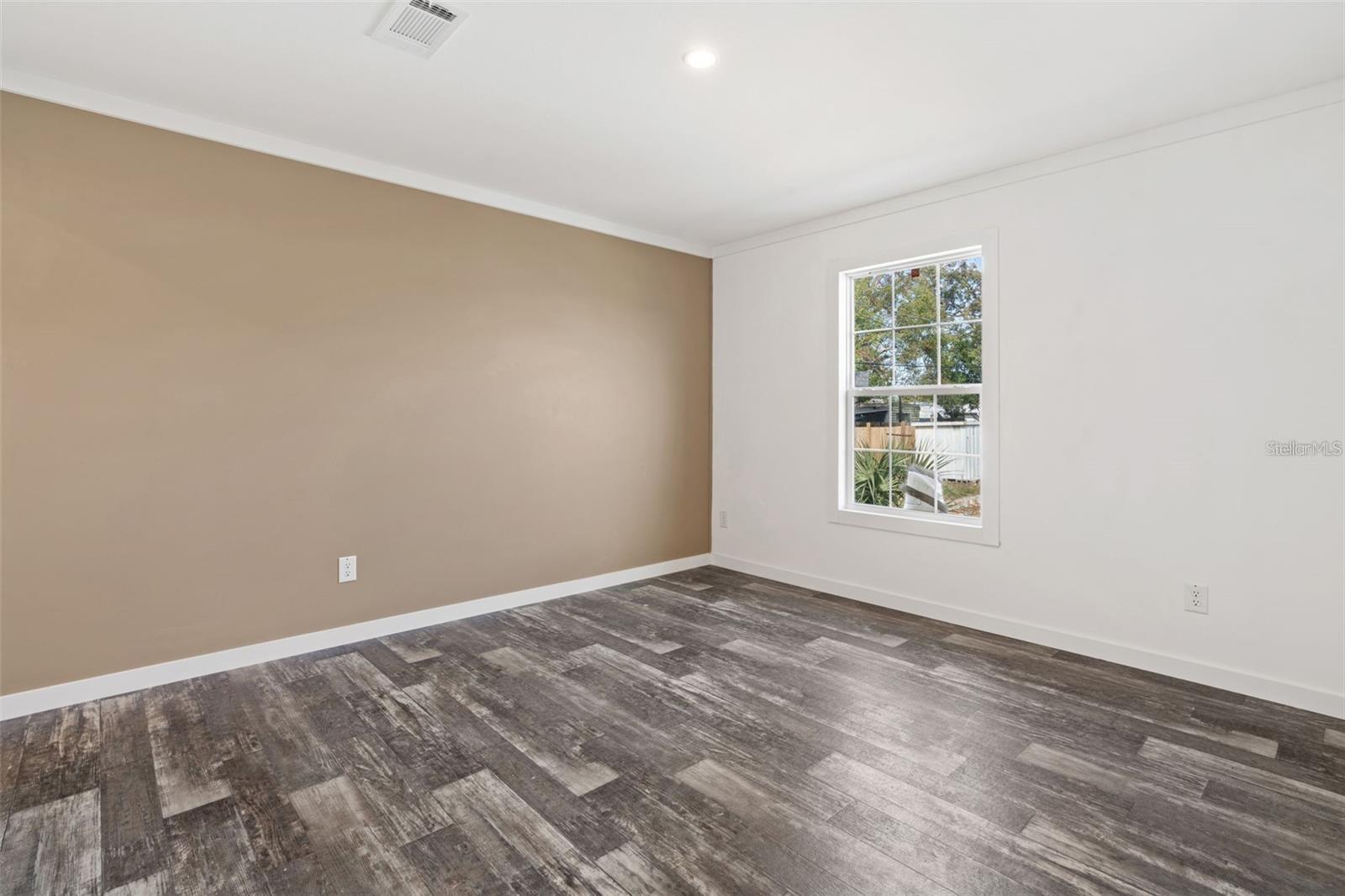 PINE BAY PARK - Residential