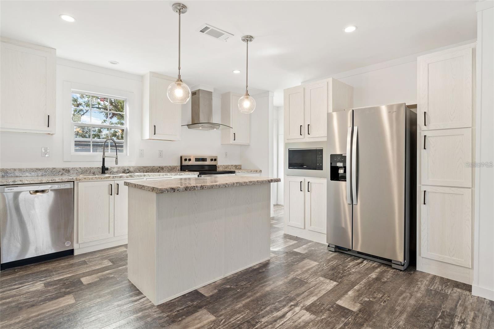 PINE BAY PARK - Residential