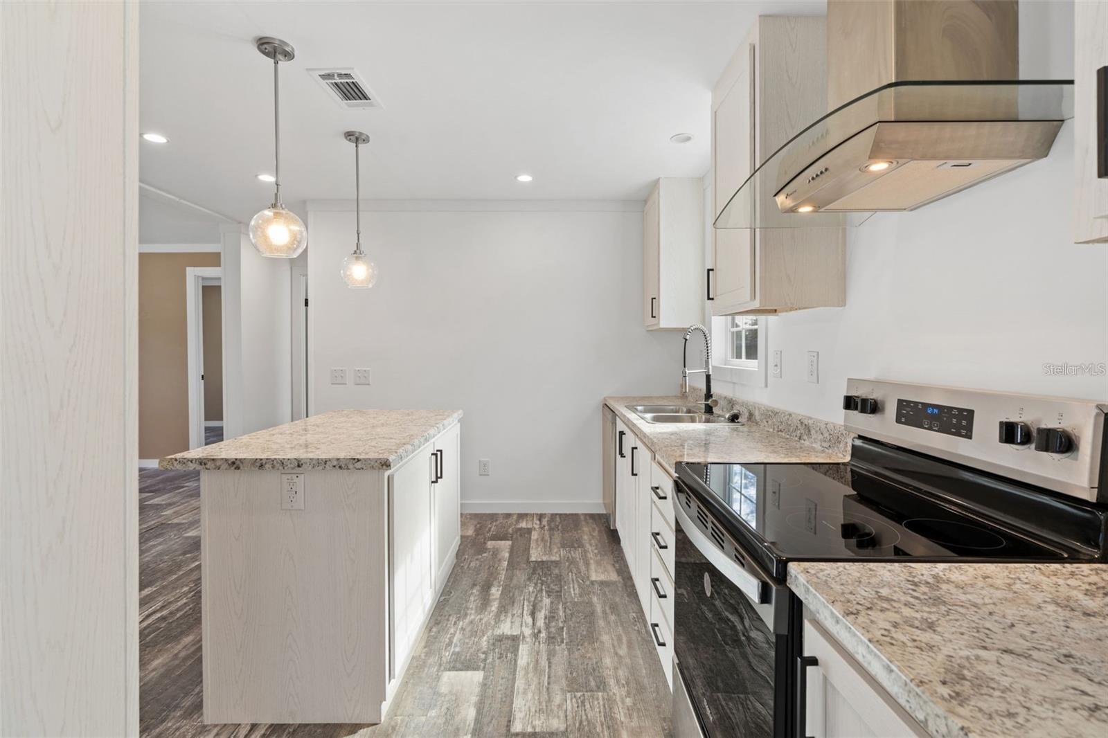 PINE BAY PARK - Residential