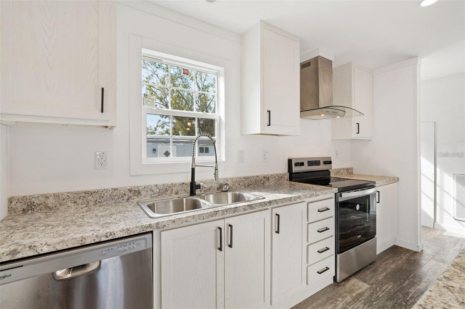 PINE BAY PARK - Residential