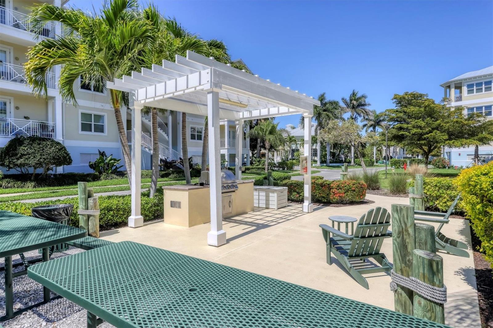 PALMA SOLA BAY CLUB - Residential