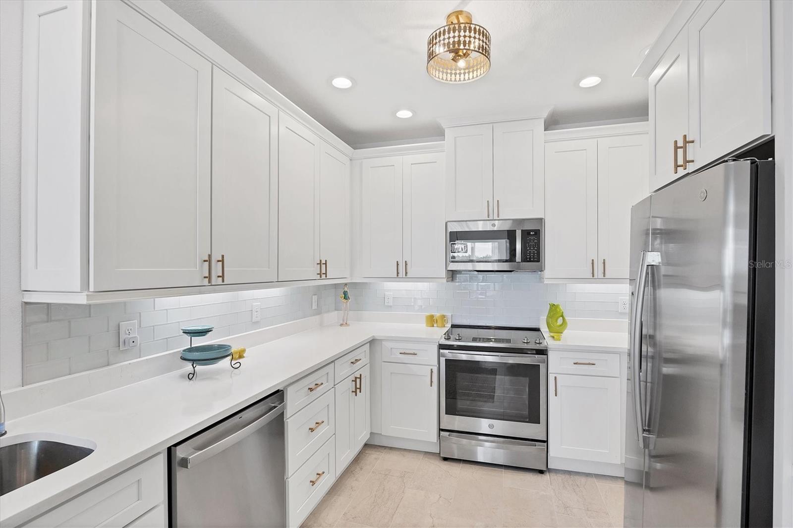 PALMA SOLA BAY CLUB - Residential