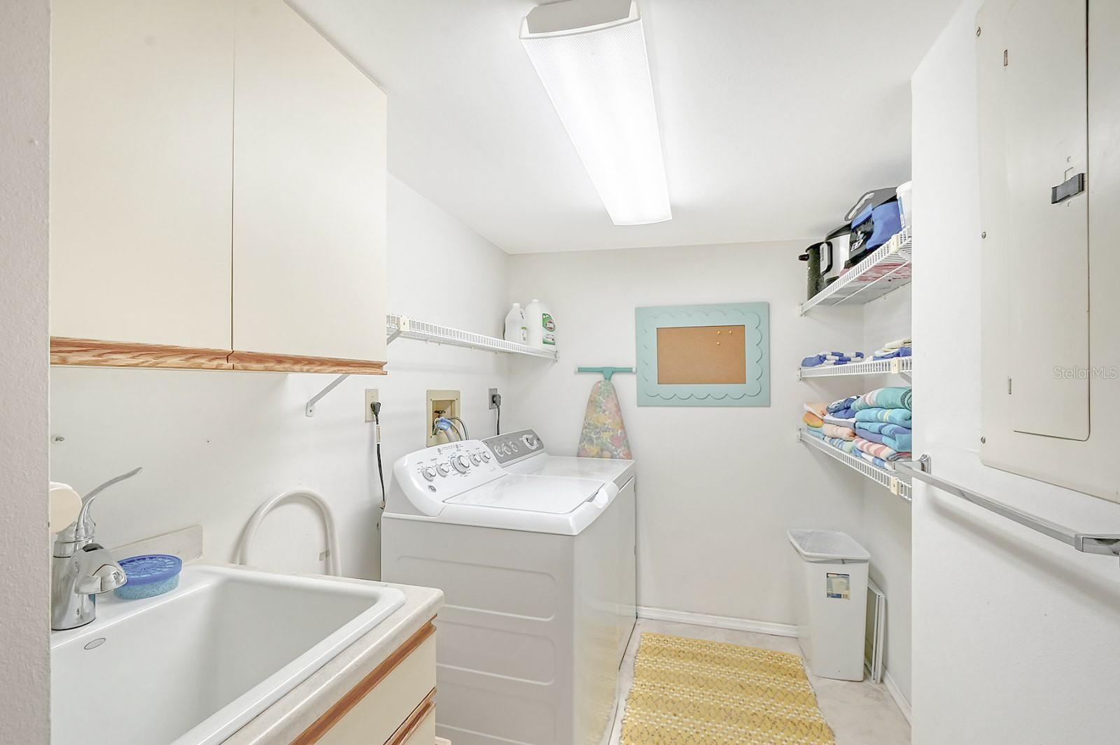 ISLAND SHORES - Residential