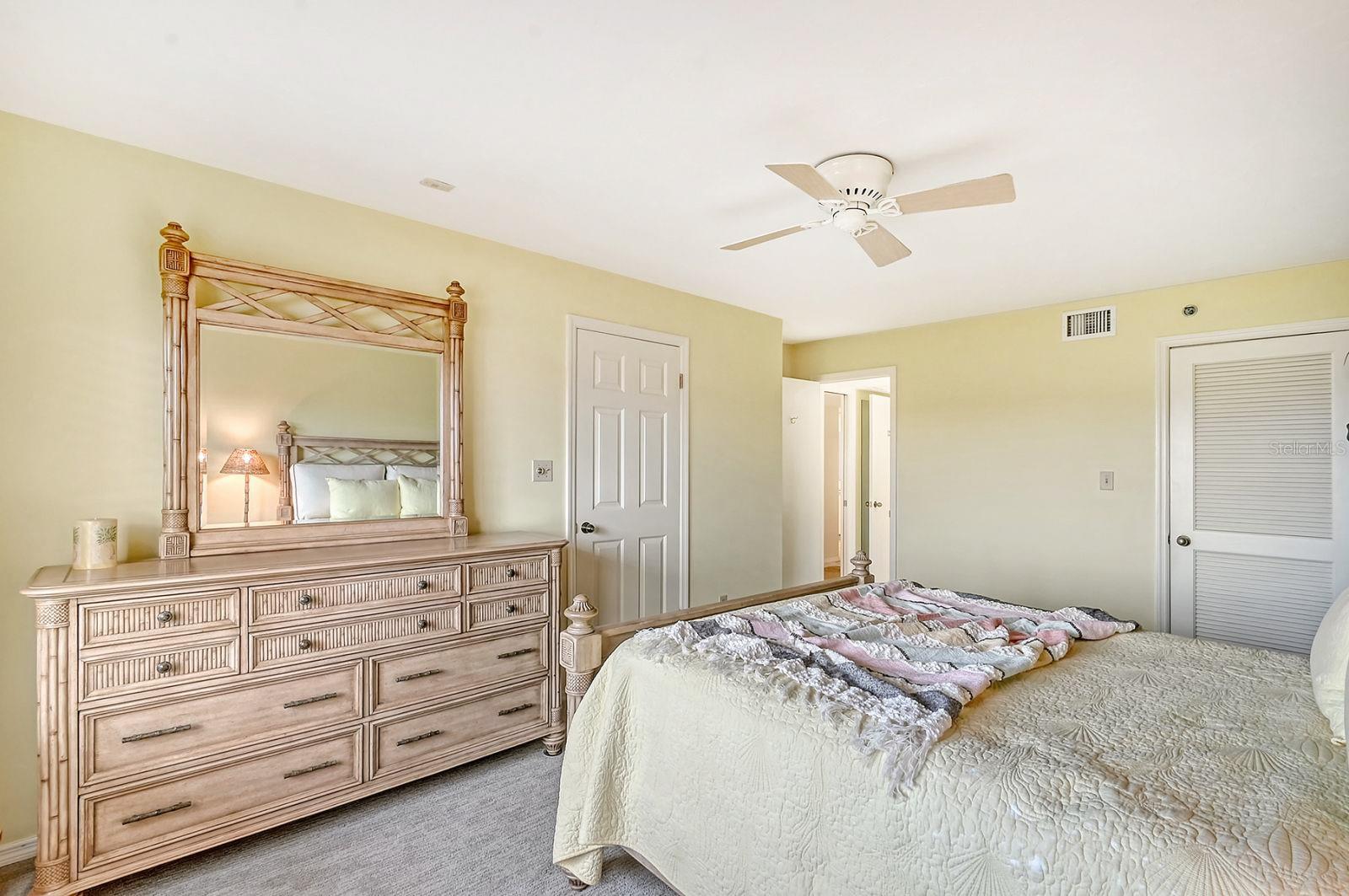 ISLAND SHORES - Residential