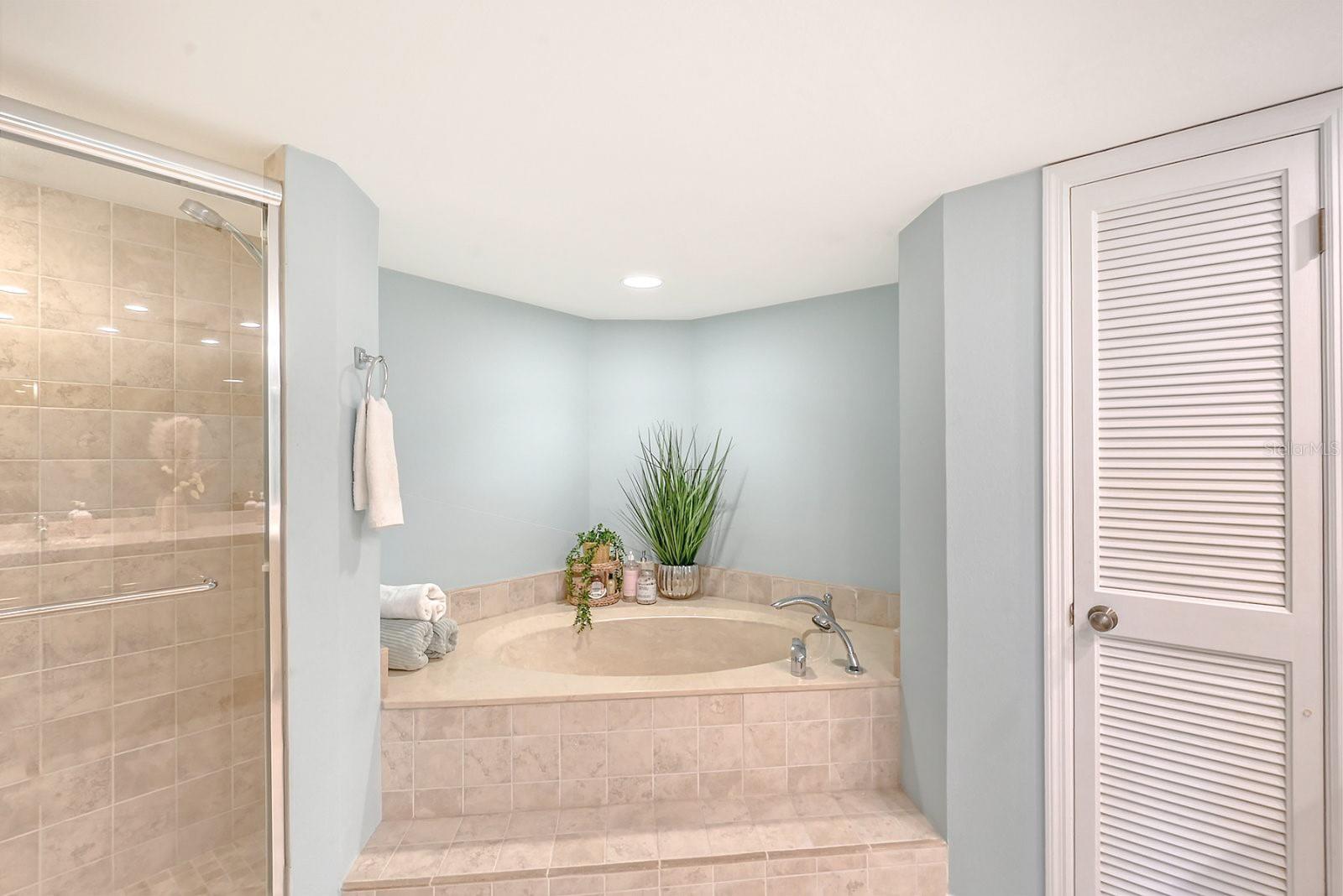 ISLAND SHORES - Residential