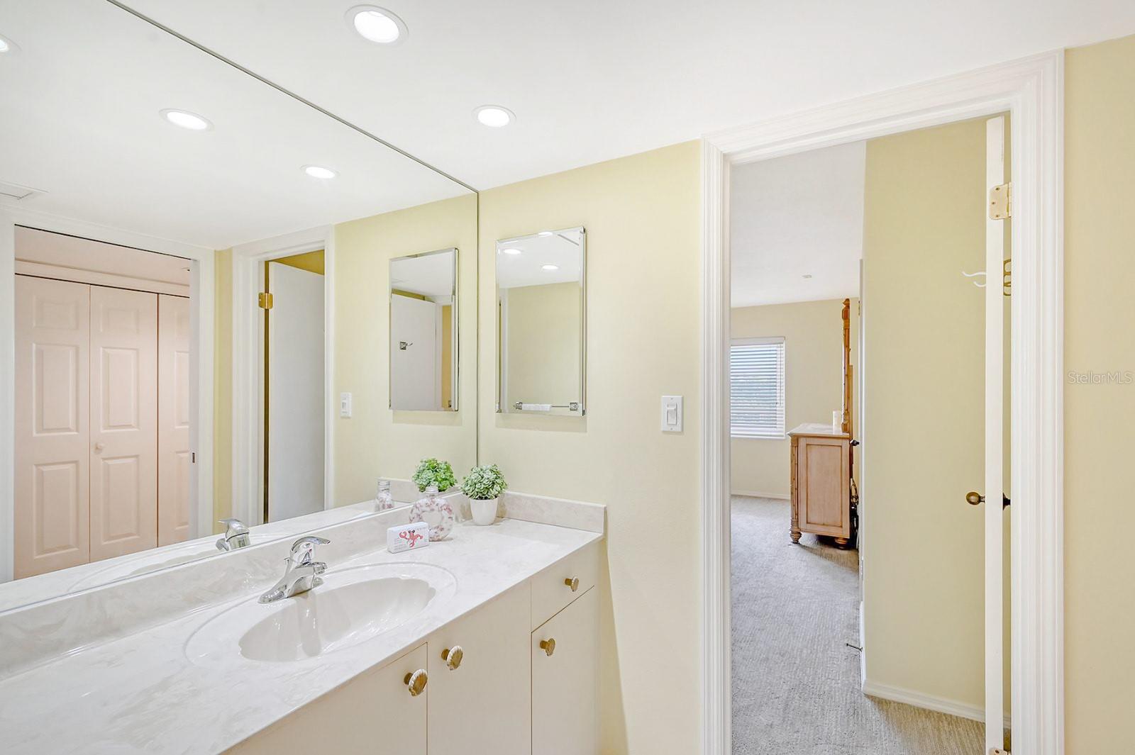 ISLAND SHORES - Residential