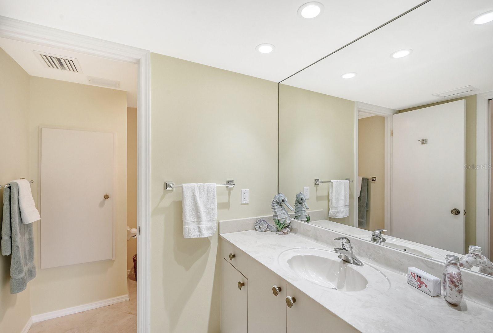 ISLAND SHORES - Residential