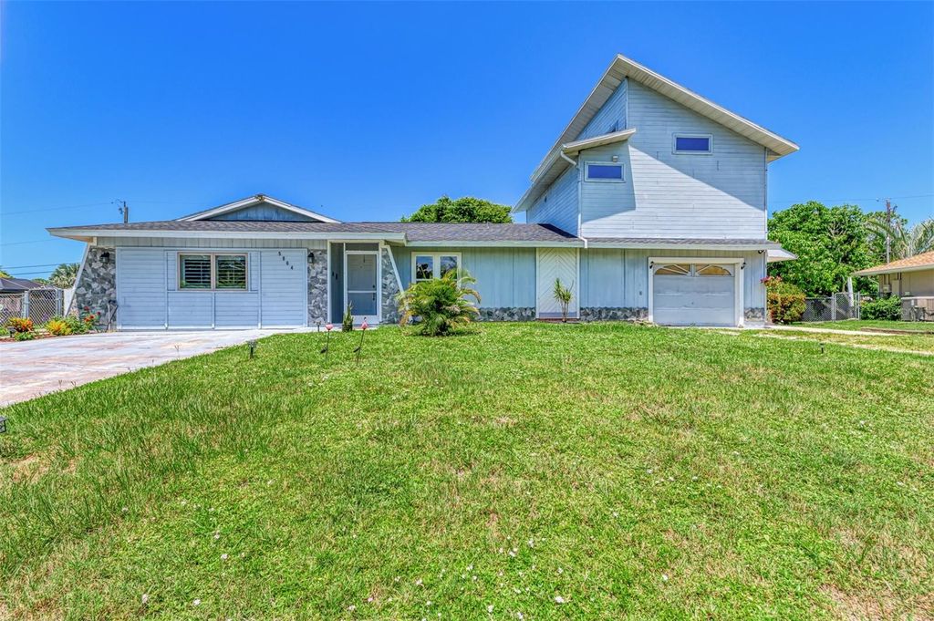 Photo of 5864 Viola Road, Venice, FL 34293 (MLS # O6327381)