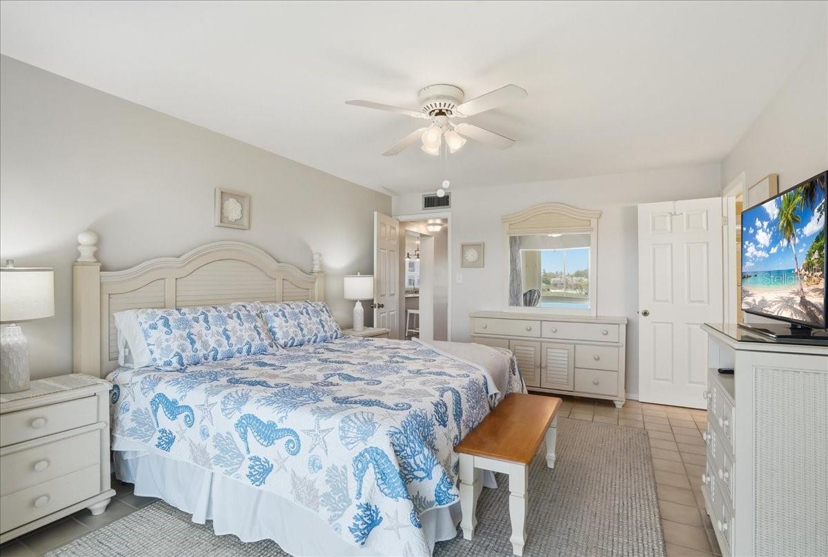 LONGBOAT ARMS - Residential