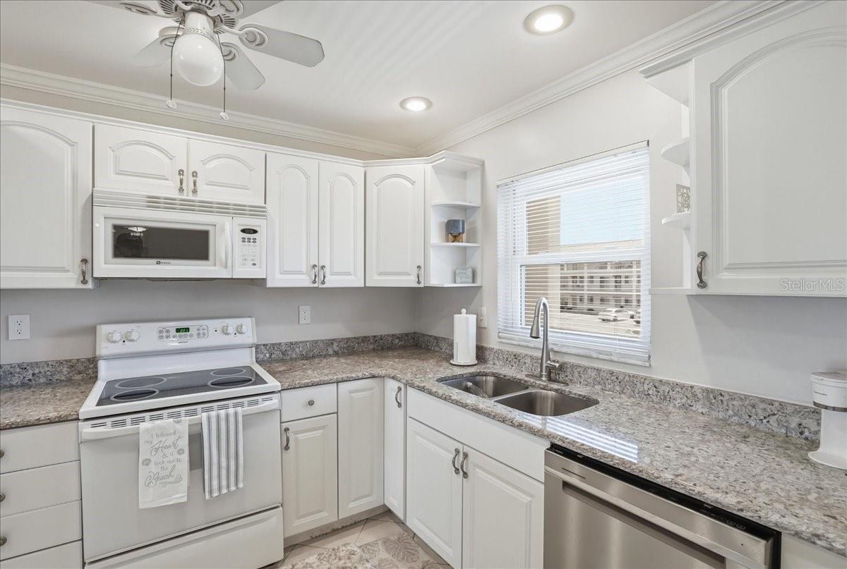 LONGBOAT ARMS - Residential