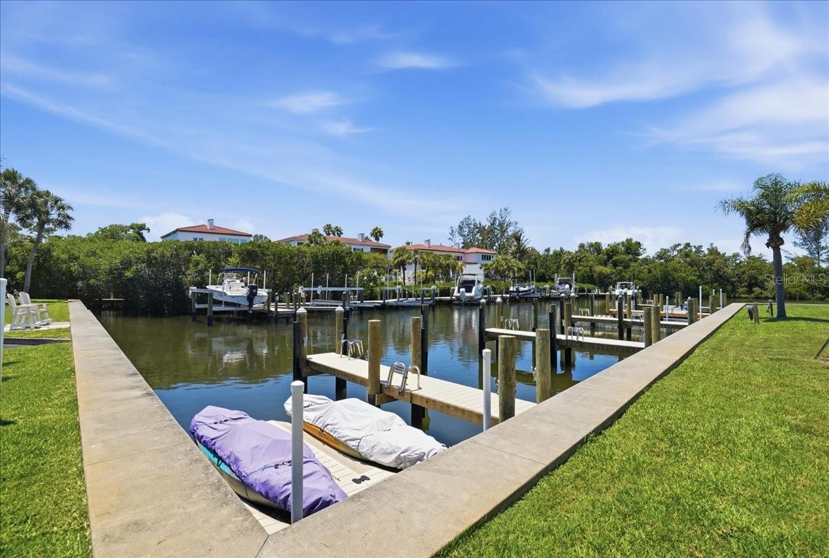 LONGBOAT ARMS - Residential