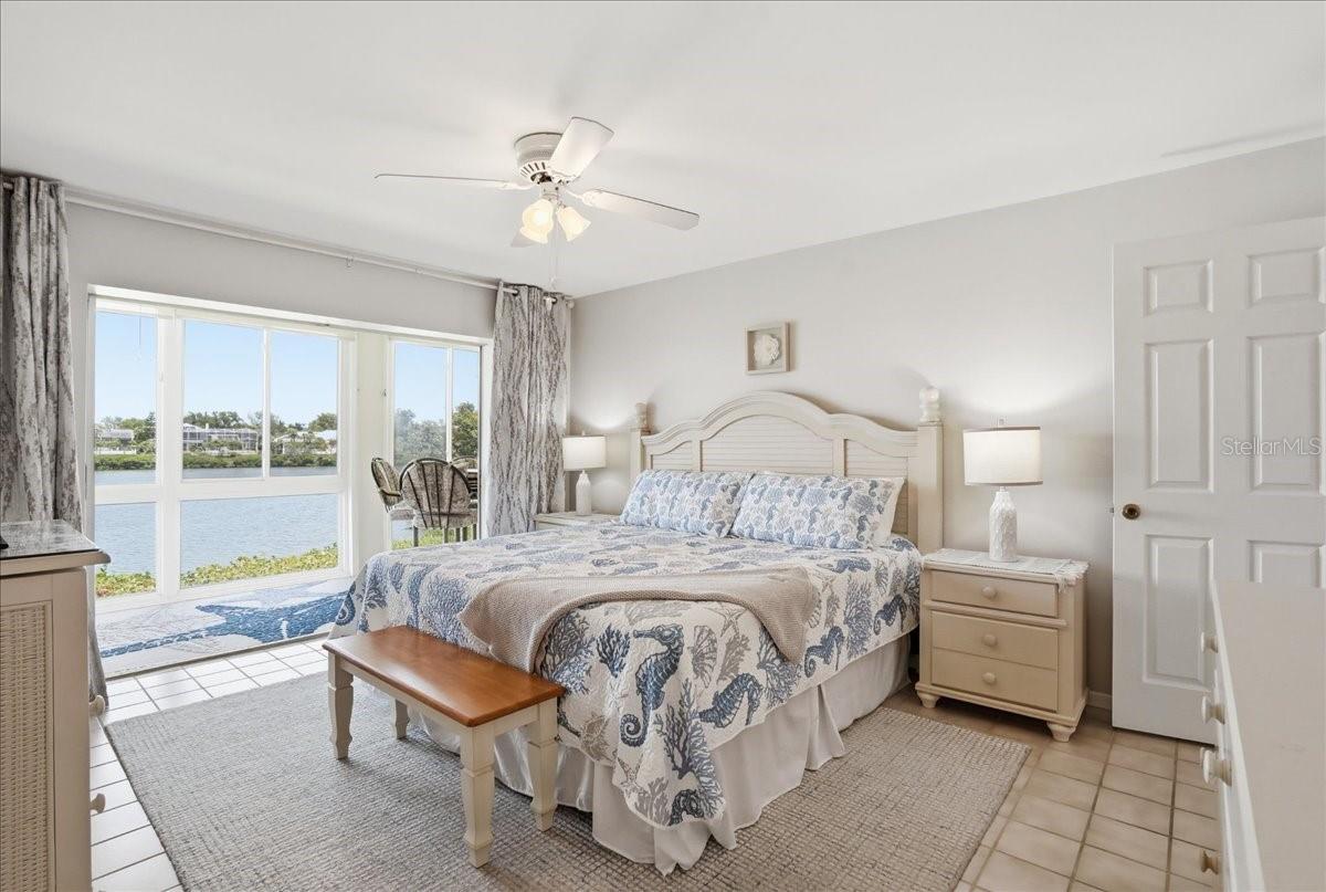 LONGBOAT ARMS - Residential