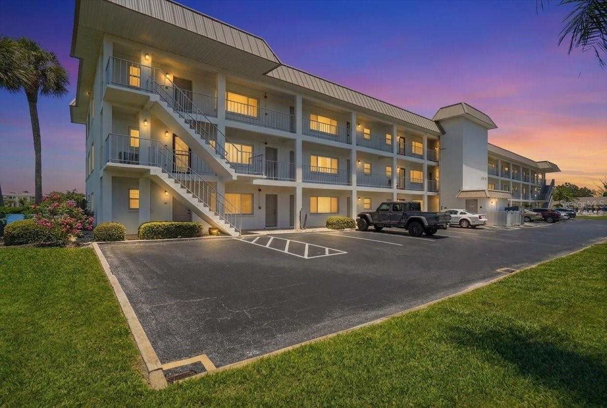 LONGBOAT ARMS - Residential